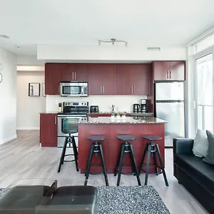 Downtown Two Bedroom With Amazing View, Free Parking , Toronto Canada