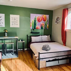 Apartment 255 Comfy Studio, Location, Parking